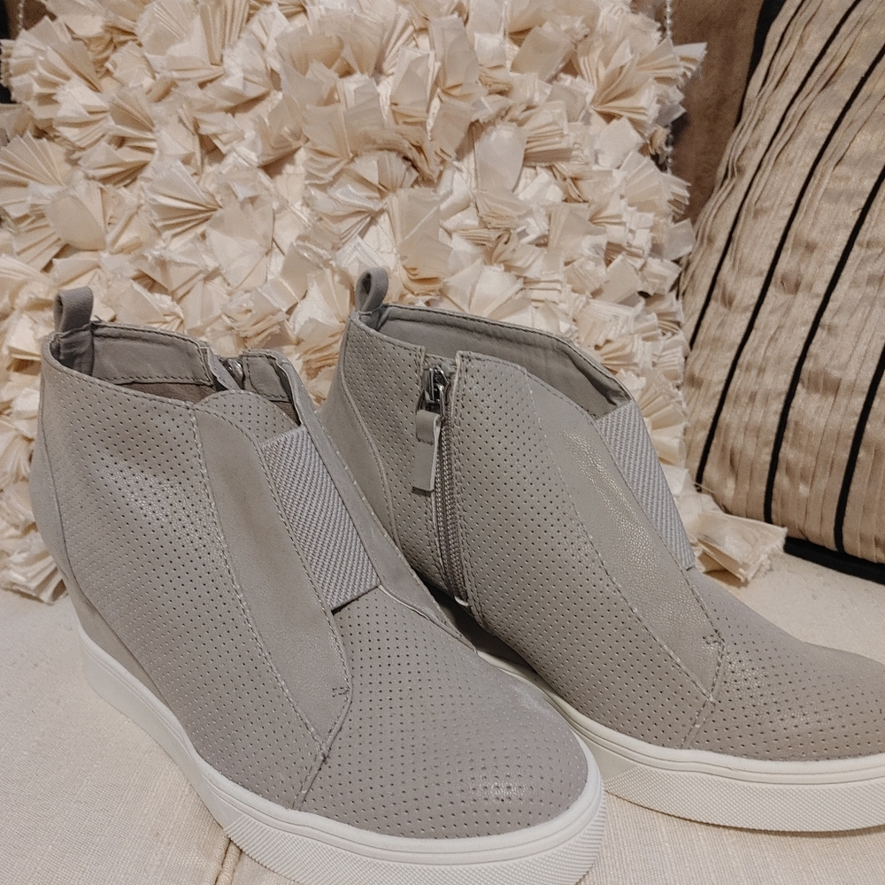 Mia hidden lift shoes size 8